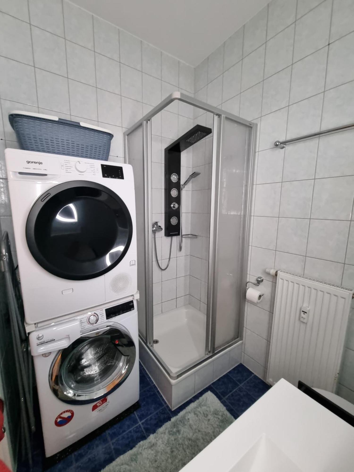 Fuerst Metternich In Apartment *